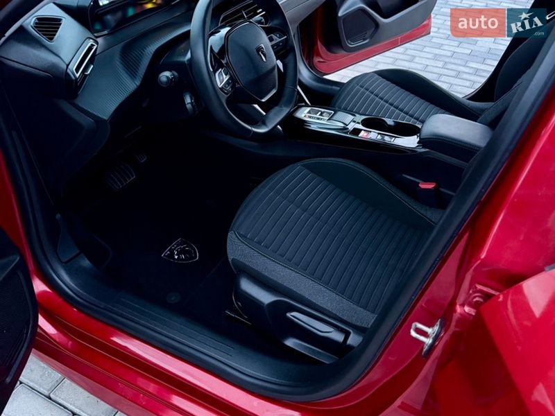 Хэтчбек Peugeot e-208 2024 в Львове