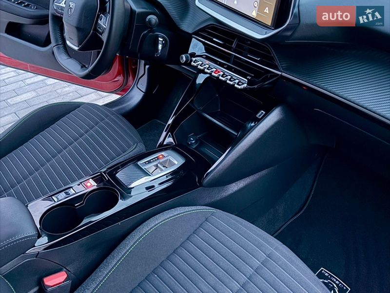 Хэтчбек Peugeot e-208 2024 в Львове