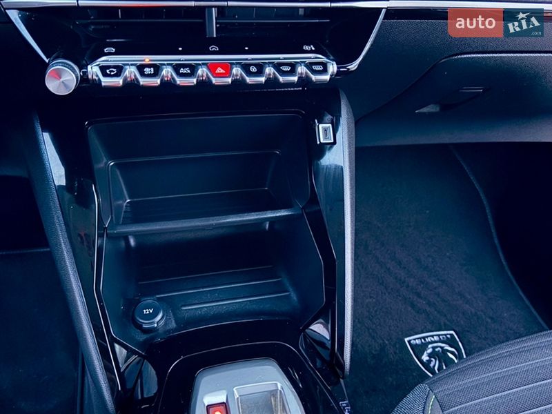 Хэтчбек Peugeot e-208 2024 в Львове