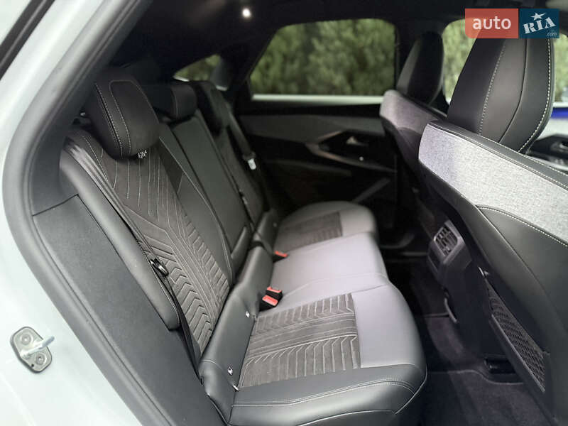 Внедорожник / Кроссовер Peugeot e-3008 2024 в Самборе