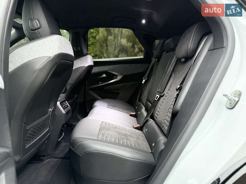 Внедорожник / Кроссовер Peugeot e-3008 2024 в Самборе