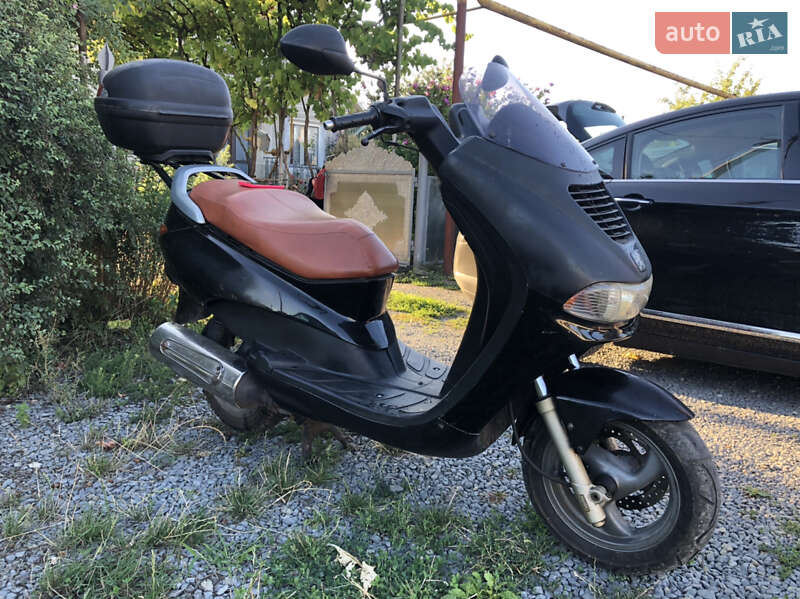 Скутер Peugeot Elyseo 2000 в Хотине