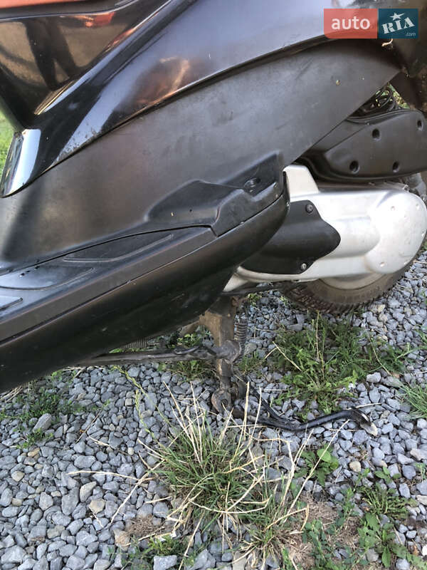 Скутер Peugeot Elyseo 2000 в Хотине