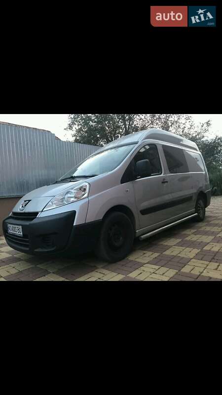 Грузопассажирский фургон Peugeot Expert 2008 в Хусте