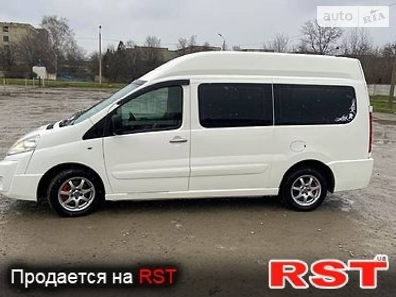 Грузопассажирский фургон Peugeot Expert 2008 в Коростене