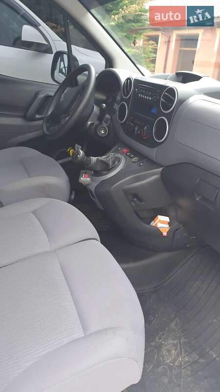 Вантажопасажирський фургон Peugeot Expert 2016 в Іршаві фото 7 Вантажопасажирський фургон Peugeot Expert 2016 в Іршаві