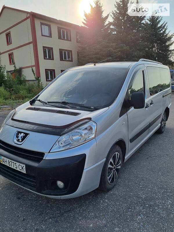 Минивэн Peugeot Expert 2008 в Покровске