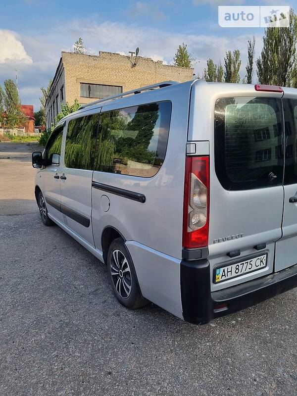 Минивэн Peugeot Expert 2008 в Покровске