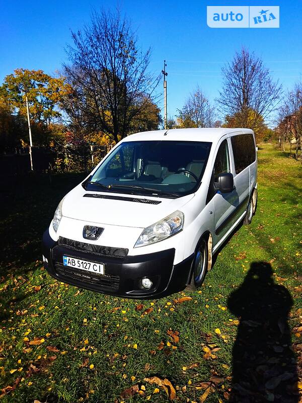 Минивэн Peugeot Expert 2008 в 
