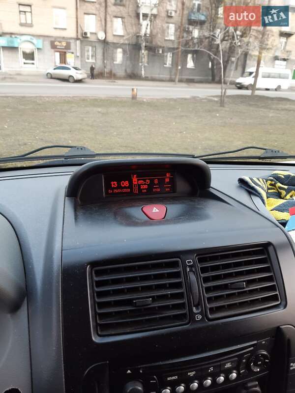 Мінівен Peugeot Expert 2012 в Дніпрі