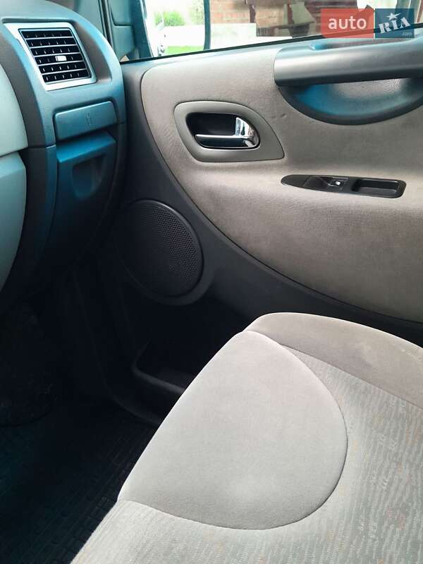 Мінівен Peugeot Expert 2012 в Чернівцях