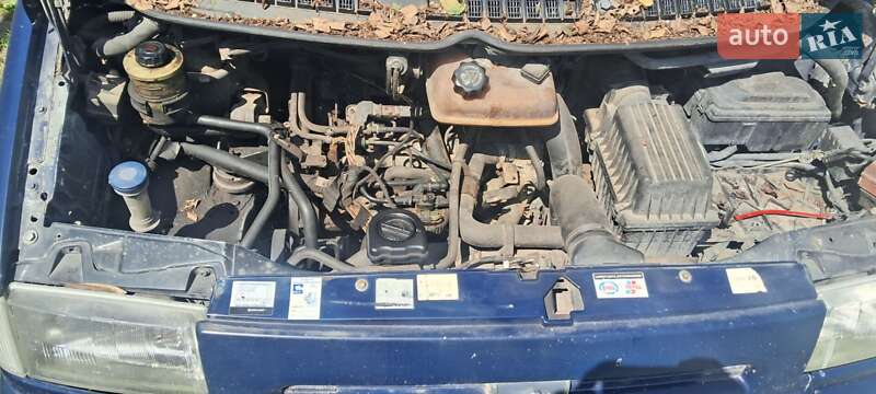 Минивэн Peugeot Expert 2002 в Шумске