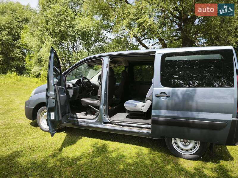 Вантажопасажирський фургон Peugeot Expert 2012 в Львові