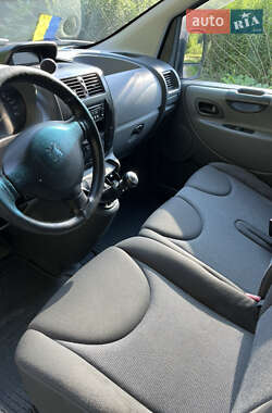 Грузопассажирский фургон Peugeot Expert 2011 в 