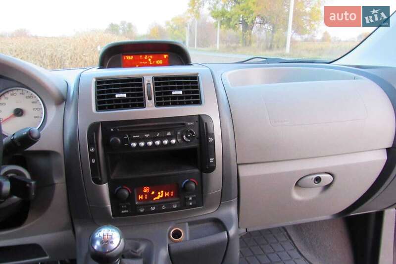 Мінівен Peugeot Expert 2009 в Лосинівці фото 16 Мінівен Peugeot Expert 2009 в Лосинівці