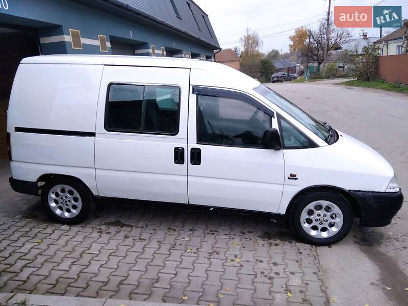 Мінівен Peugeot Expert 2000 в Ізяславі