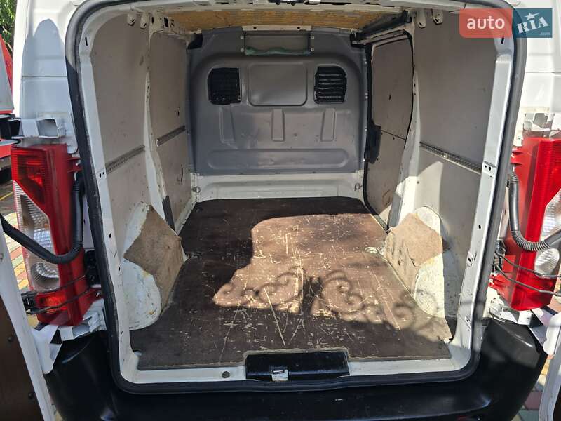 Вантажний фургон Peugeot Expert 2012 в Миргороді