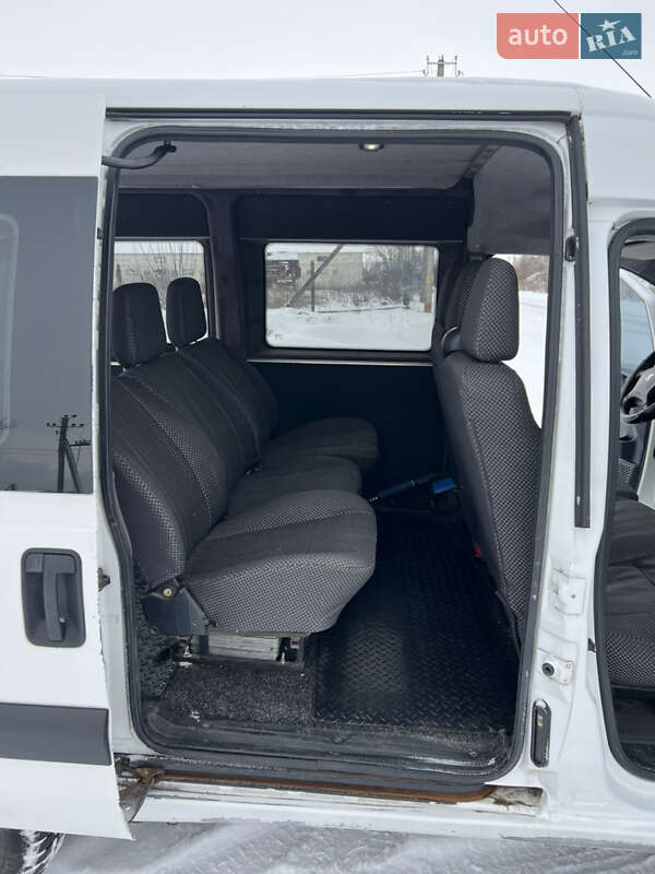 Минивэн Peugeot Expert 2006 в Клевани