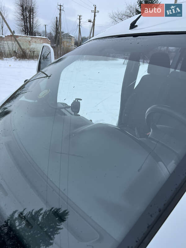 Минивэн Peugeot Expert 2006 в Клевани