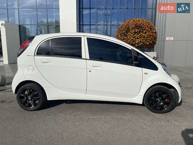 Хэтчбек Peugeot iOn 2011 в Ирпене