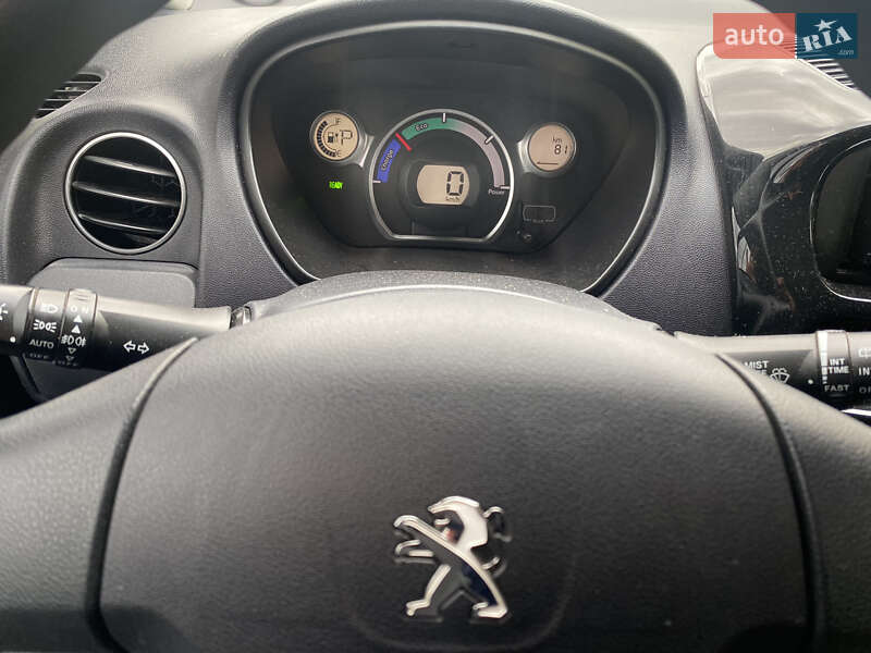 Хэтчбек Peugeot iOn 2011 в Ирпене