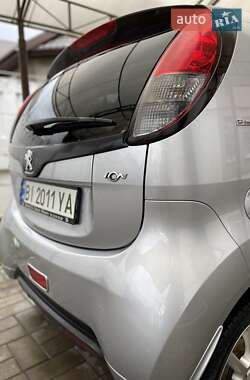 Хэтчбек Peugeot iOn 2014 в 