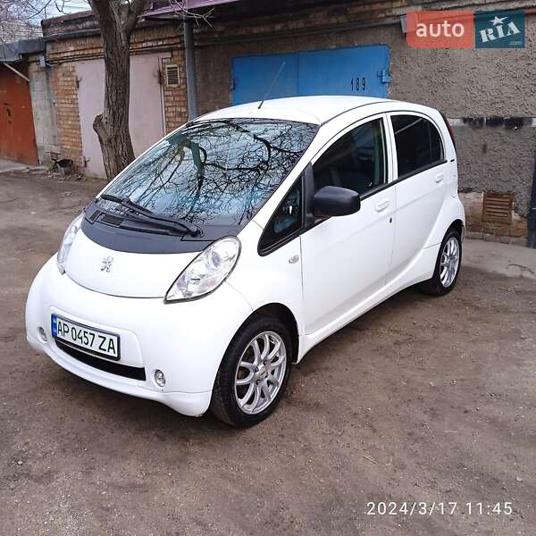 Хетчбек Peugeot iOn 2012 в Запоріжжі