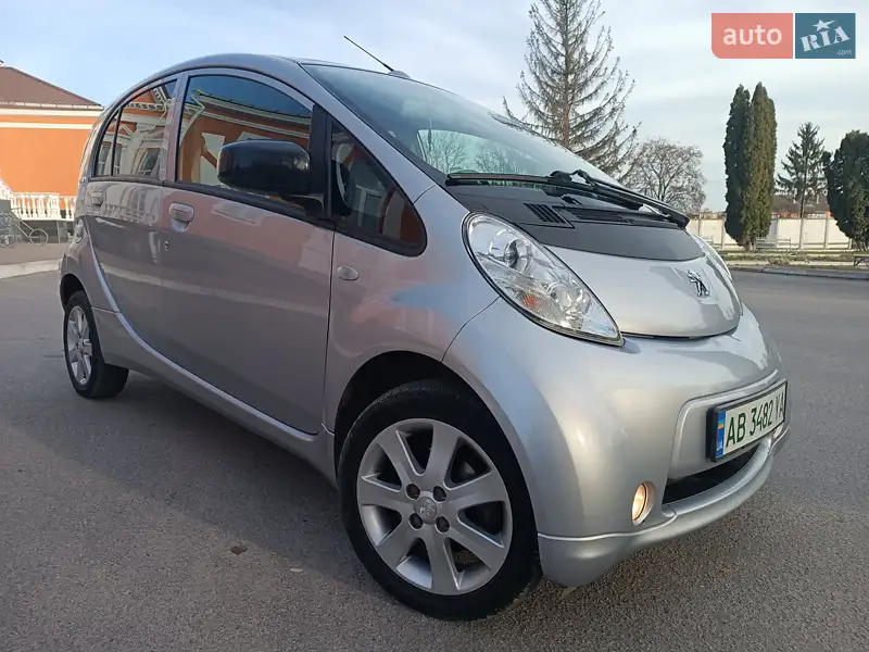 Peugeot iOn 2012