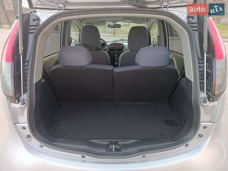 Хэтчбек Peugeot iOn 2012 в Хмельнике