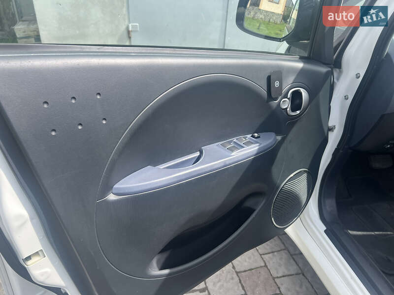 Хетчбек Peugeot iOn 2011 в Львові