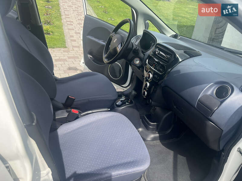 Хетчбек Peugeot iOn 2011 в Львові