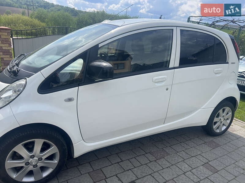 Хетчбек Peugeot iOn 2011 в Львові