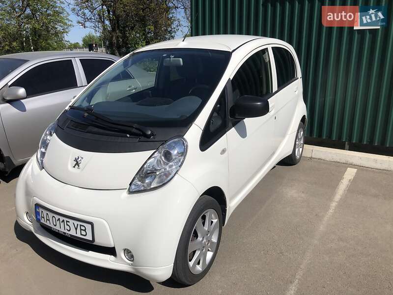 Хетчбек Peugeot iOn 2013 в Києві