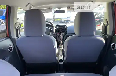 Peugeot iOn 2015