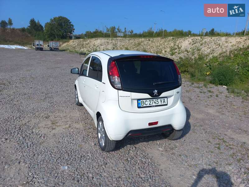 Хэтчбек Peugeot iOn 2011 в Львове