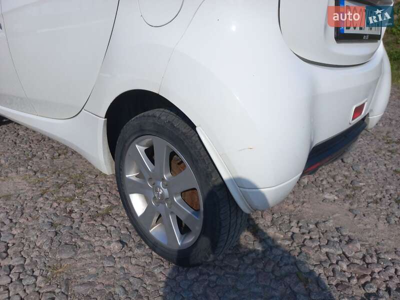 Хэтчбек Peugeot iOn 2011 в Львове