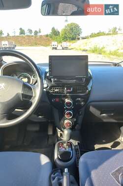 Хэтчбек Peugeot iOn 2011 в Львове