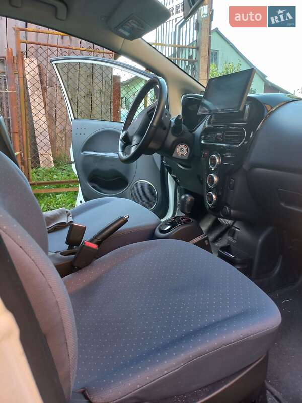 Хэтчбек Peugeot iOn 2011 в Львове