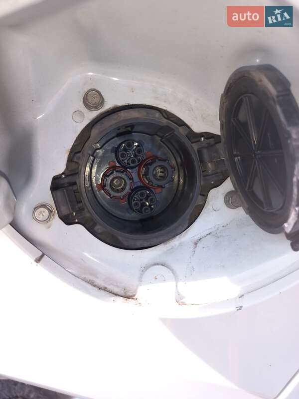 Хэтчбек Peugeot iOn 2011 в Львове