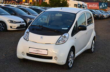 Хэтчбек Peugeot iOn 2013 в 