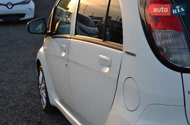 Хэтчбек Peugeot iOn 2013 в 