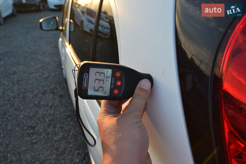 Хетчбек Peugeot iOn 2013 в Луцьку