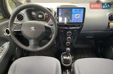 Хэтчбек Peugeot iOn 2014 в 