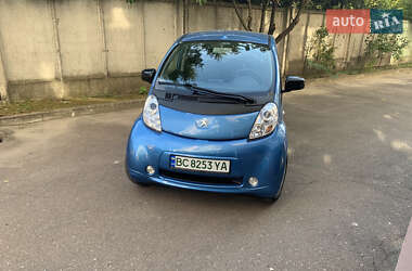 Хетчбек Peugeot iOn 2012 в 