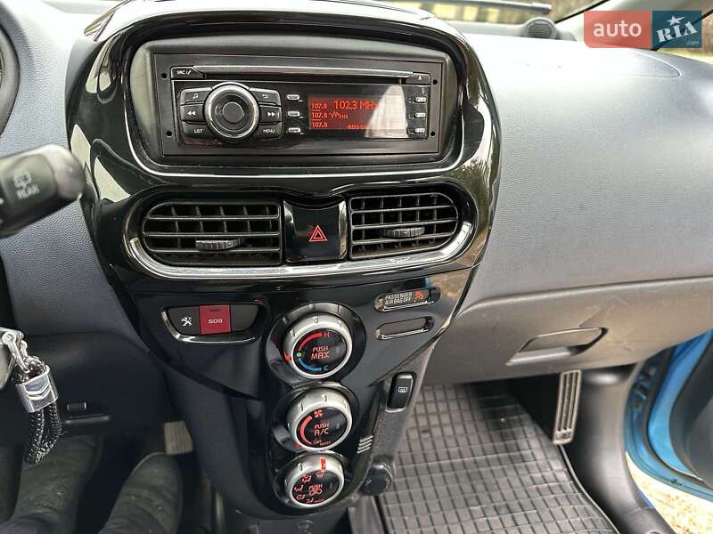 Хетчбек Peugeot iOn 2015 в Полонному