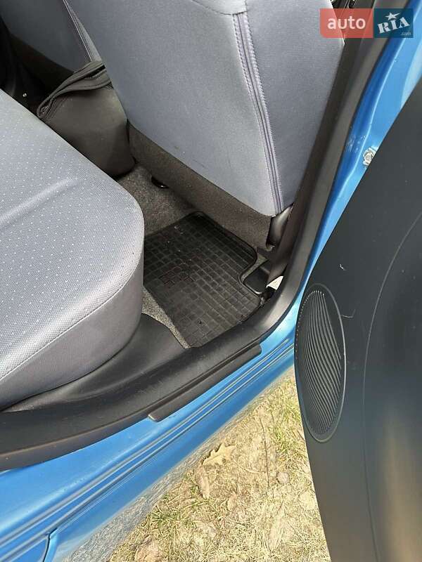 Хетчбек Peugeot iOn 2015 в Полонному