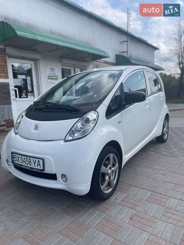 Peugeot iOn 2012 Peugeot iOn 2012