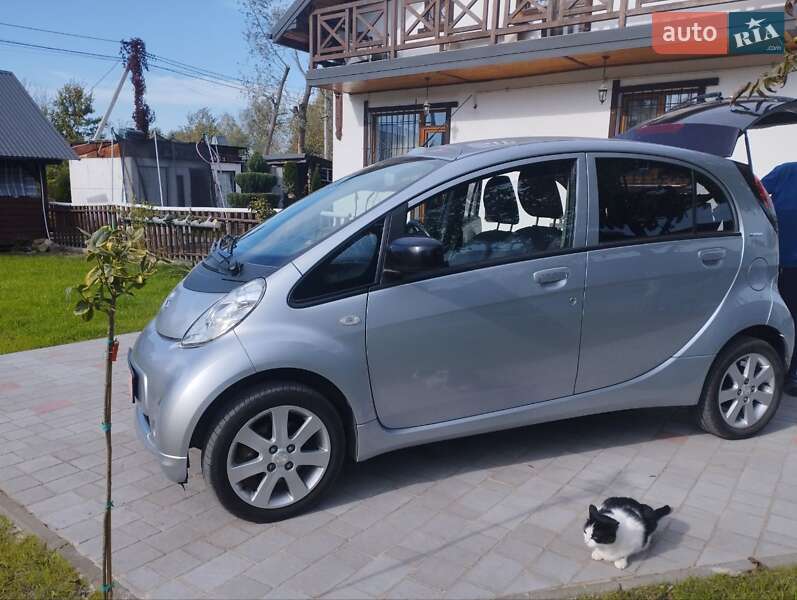 Peugeot iOn 2012