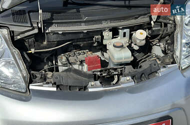Хэтчбек Peugeot iOn 2011 в 