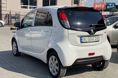 Хетчбек Peugeot iOn 2011 в 